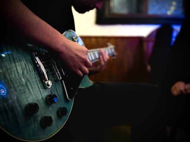 Fine-tuning a guitar by hand
