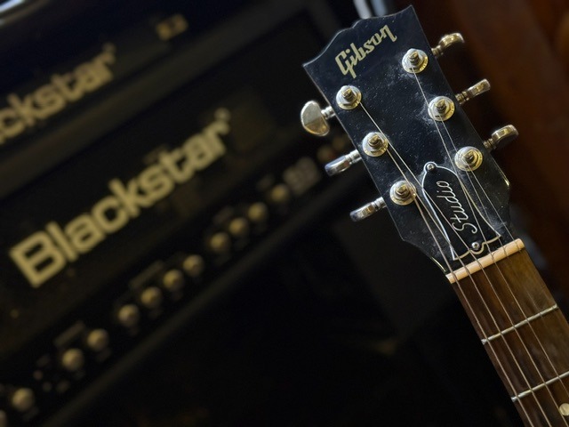 Gibson Studio headstock, in for a setup